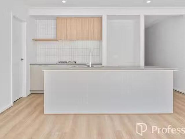 Nice 13 Ivanhoe Avenue, Fraser Rise, VIC 3336