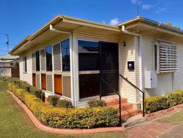 Charming 13 Lloyd George Street, Eastern Heights, QLD 4305