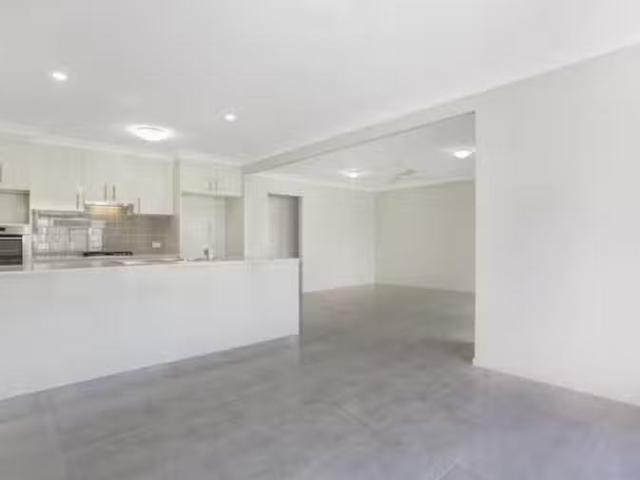 Charming 13 Stega Place, WYNNUM WEST, QLD 4178 House for Rent