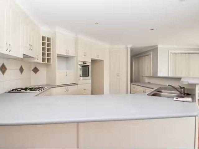 Rental! 13 Stratford Close, ORANGE House for rent Listed by B.