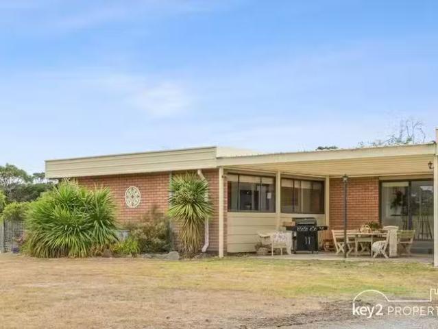 Deal! 13 West Arm Road, Beauty Point, TAS 7270
