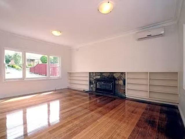 Cozy 13 Talbett Street, Burwood, VIC 3125 House for Rent