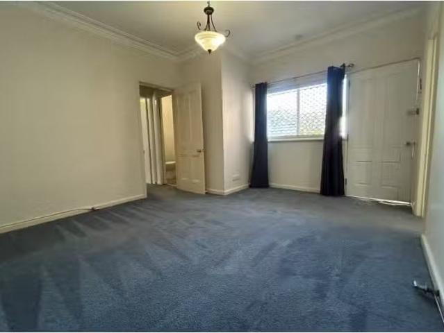 Just in! 1/452 Macauley Street, Albury Townhouse for rent Lis.