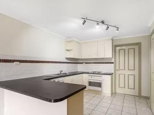 Unique 1/48 William Street, St Albans VIC 3021