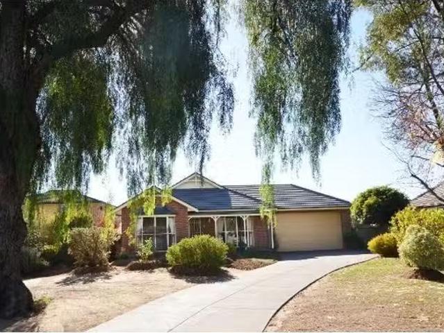 Cozy 140 Goulburn Road, Echuca House for rent Listed by Debbi.