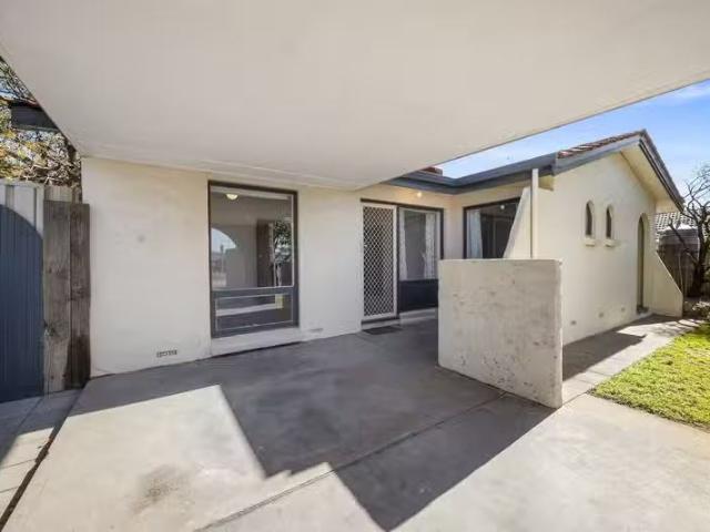 For Rent! 141 Commercial Road, PORT NOARLUNGA SOUTH, SA 5167.