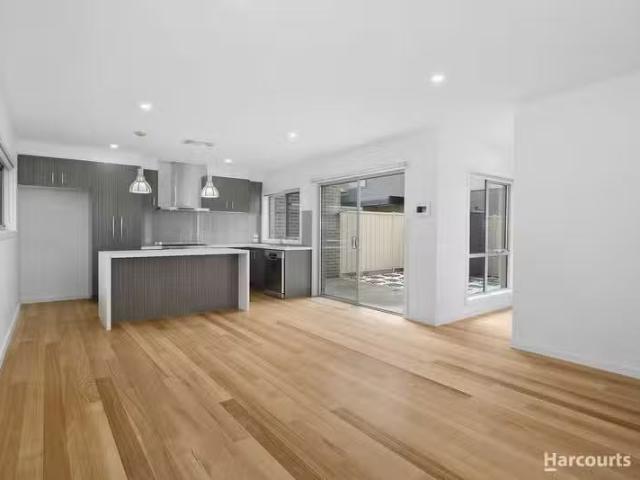 Charming 1/42 William Street, LALOR, VIC 3075 Townhouse for.