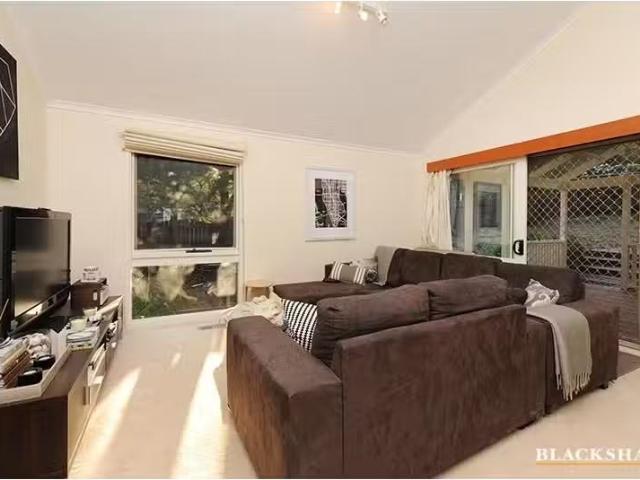 Unique 14 Crampton Place, Fadden House for rent Listed by Pro.