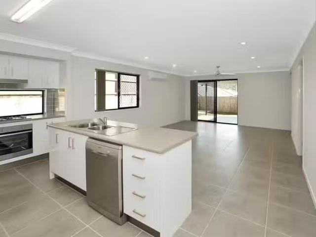 Just in! 14 Boston Street, Spring Mountain, QLD 4300