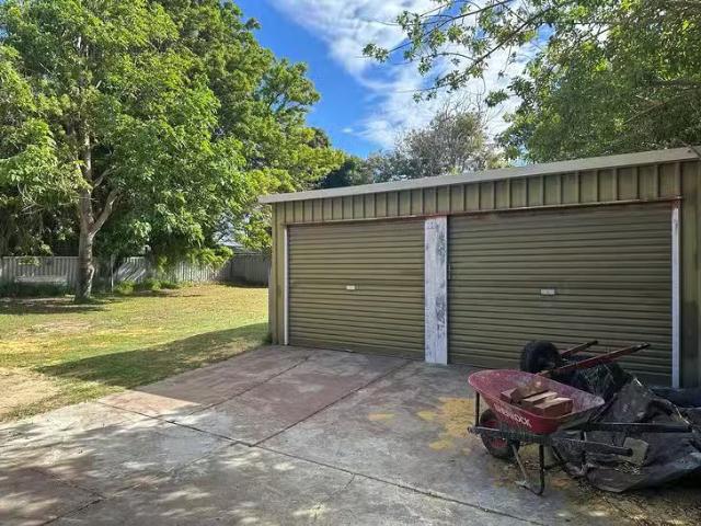 Unique 14 Hodges St Street, Shoalwater, WA 6169