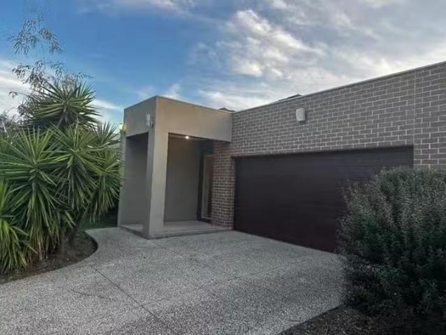 Cheap 14 Hilderbrand Avenue, Williams Landing, VIC 3027