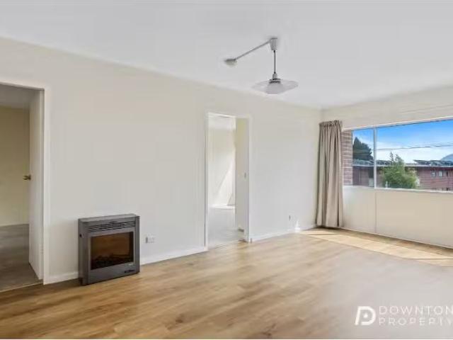 New 1/4 Hildern St, New Town House for rent Listed by Emily S.