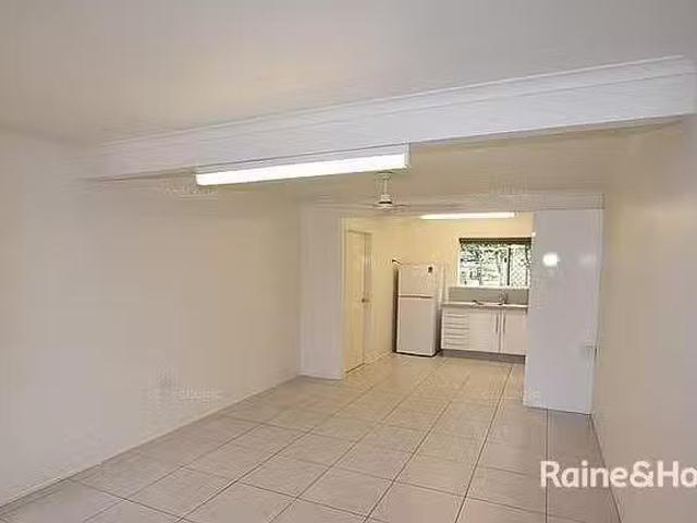 Nice 1/4 Ormonde Street, West Gladstone, QLD 4680