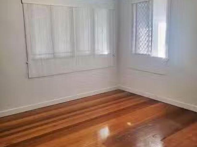Unique 14 Lloyd Street, Camp Hill, QLD 4152
