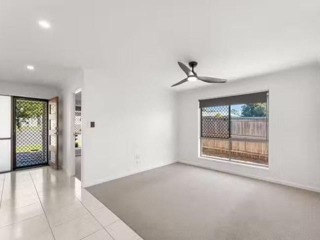 Rental! 14 Sunstone Court, Logan Reserve, QLD 4133