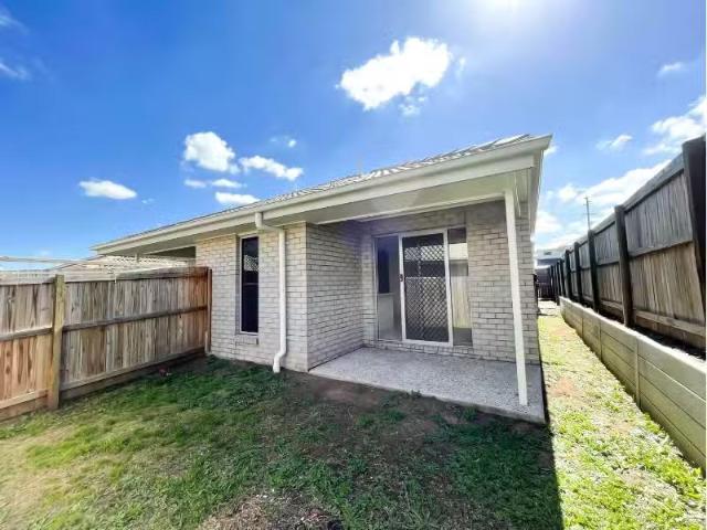 Cheap 1/4 Sunrise Court, Loganlea Townhouse for rent Listed b.