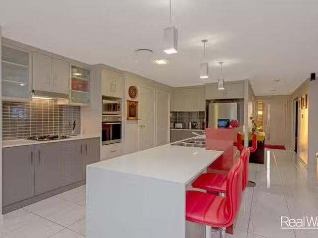 Unique 14 Plover Court, Highfields, QLD 4352
