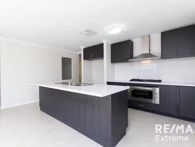 Charming 14 Rogart Bend, Butler, WA 6036