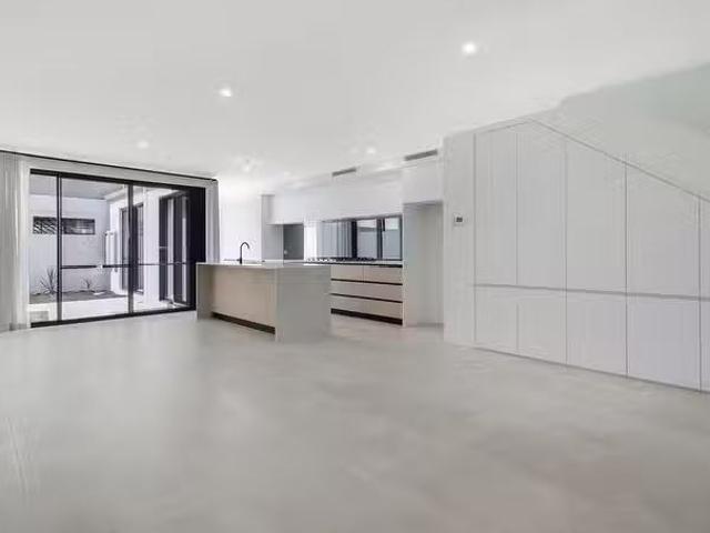 Charming 14 Riviera Lane, North Coogee, WA 6163