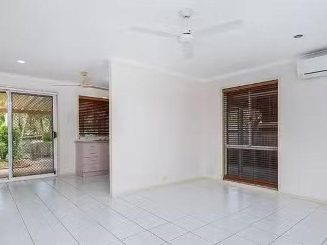 Deal! 14 Ryan Street, Loganlea, QLD 4131
