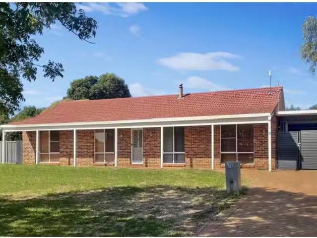 Rental! 14 Twickenham Drive, DUBBO House for rent Listed by C.