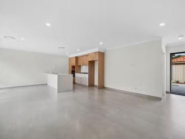 Rental! 14B Cummins Street, Willagee, WA 6156
