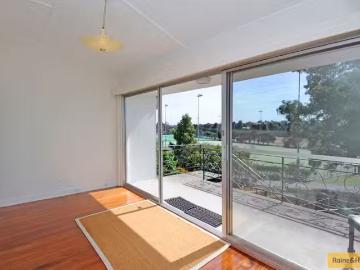 Charming 158 Mooltan Street, Travancore VIC 3032