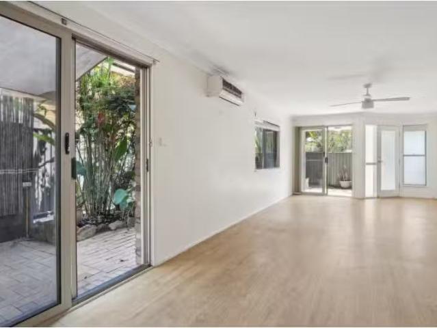 Charming 15/11 Phillip Street, COFFS HARBOUR Townhouse for ren.