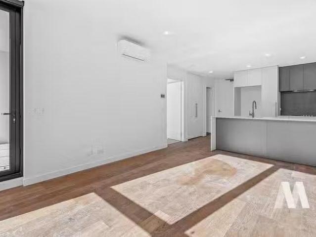 Charming 15/139 Boundary Road, North Melbourne, VIC 3051