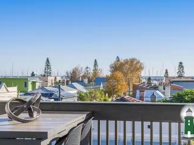 Deal! 15/1A Charles Street, South Fremantle, WA 6162