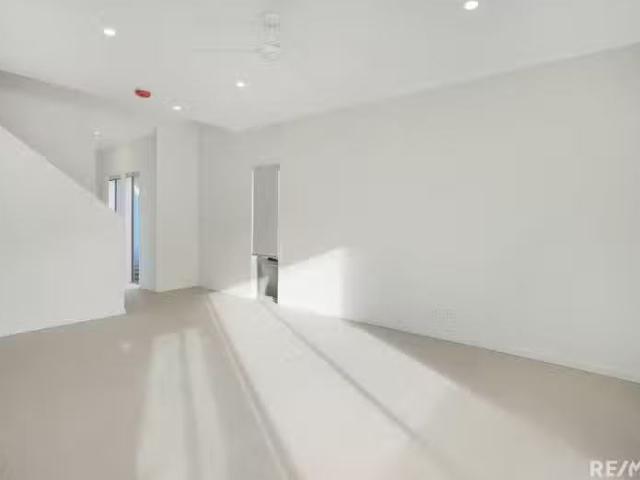 Rental! 15/231 Government Road, Labrador, QLD 4215