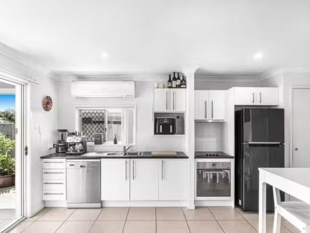 Just in! 1/52 Besham Parade, Wynnum QLD 4178
