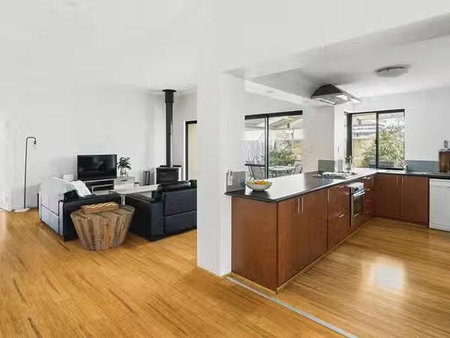 Unique 15 Curtis Street, Dunsborough, WA 6281