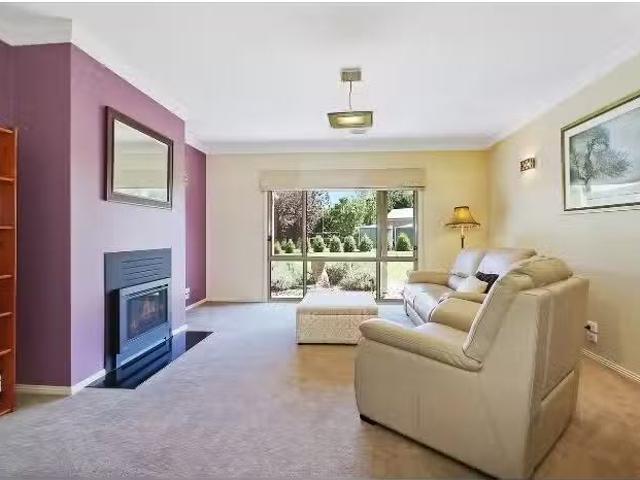 Deal! 15 Gale Court, THURGOONA House for rent Listed by Lisa.