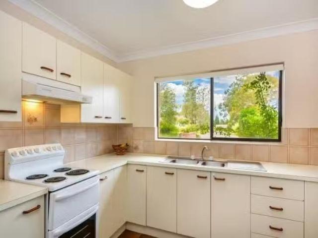 Deal! 1/5 David Place, Bomaderry, NSW 2541