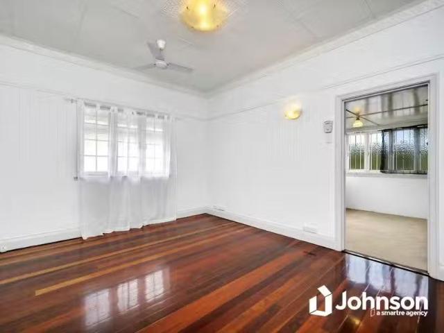 Unique 15 Elliot Street, Norman Park House for rent Listed by.