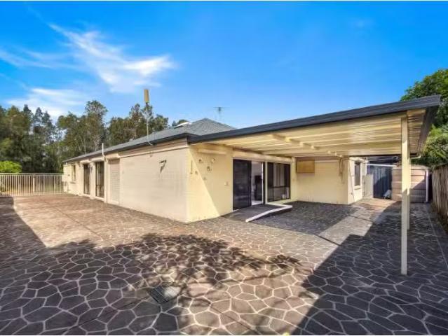 Cheap 15 Joseph Esplanade, Mardi House for rent Listed by Pro.