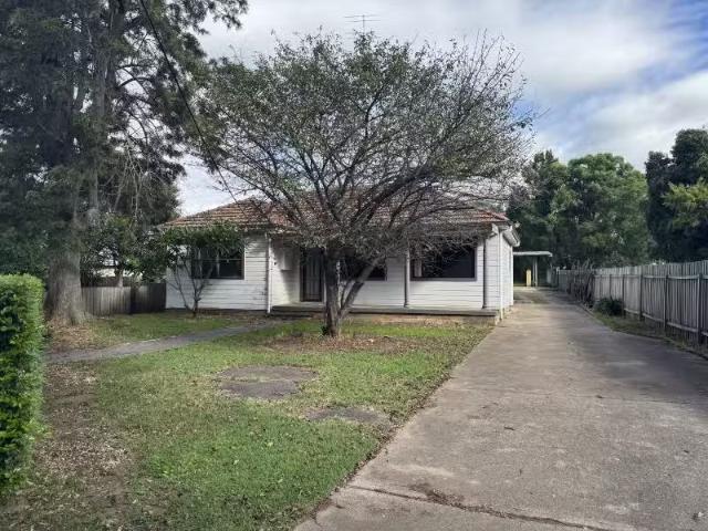 New 15 Largs Avenue, LARGS House for rent Listed by Kylie Bro.
