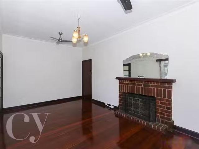 Deal! 15 Yalgoo Avenue, White Gum Valley, WA 6162