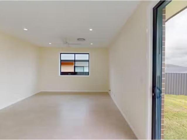 Rental! 160a Avery Lane, Heddon Greta Townhouse for rent List.