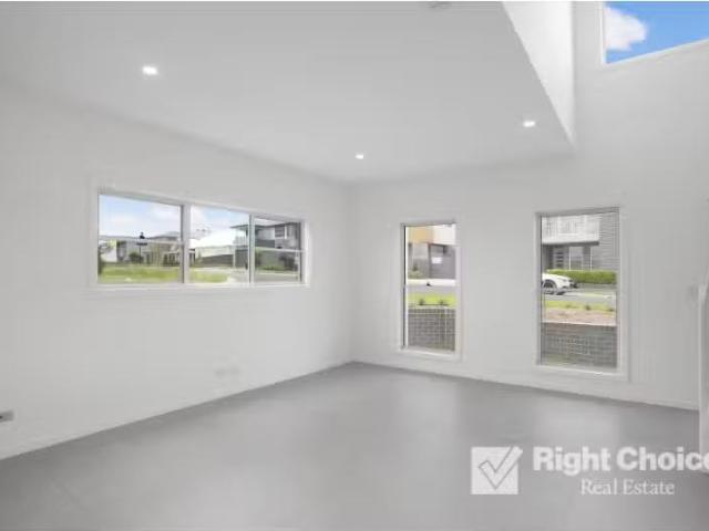 For Rent! 16 Aurora Avenue, Dunmore House for rent Listed by.