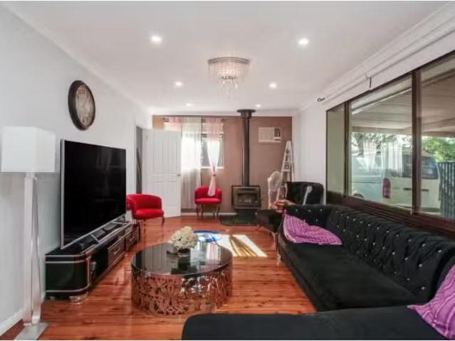 New 16 Barclay Road, North Rocks House for rent Listed by Mos.