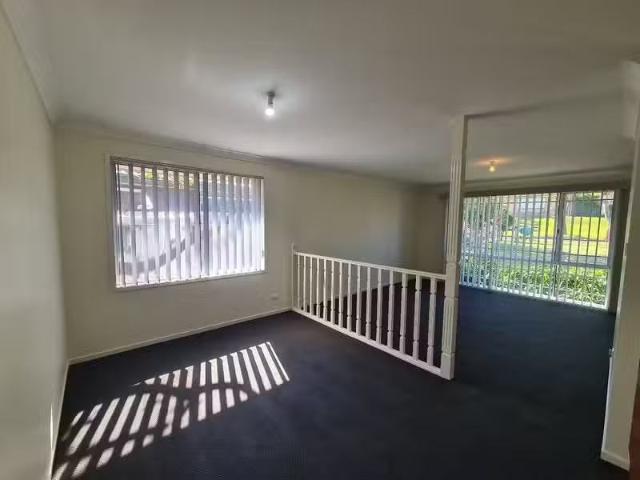 Unique 16 Dianella Court, Warabrook House for rent Listed by.