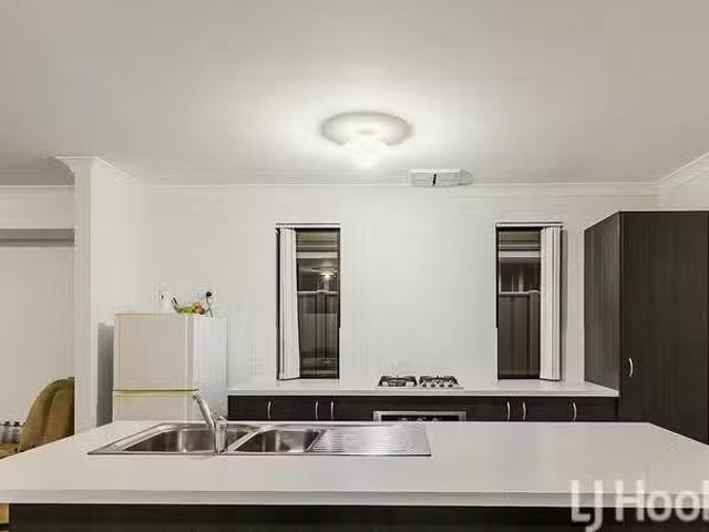 Nice 16 Finchley Way, Wellard, WA 6170