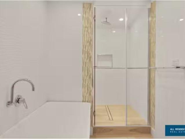 Unique 16 Jardine Street, Fairy Meadow Apartment for rent Lis.