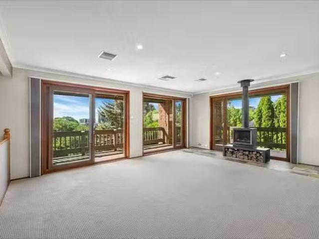 Unique 16 Maddison Close, Bruce, ACT 2617