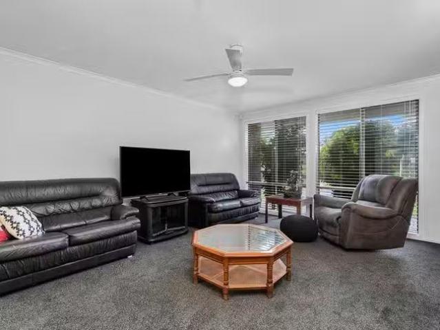 Cozy 16 Namatjira Close, Eagle Vale, NSW 2558