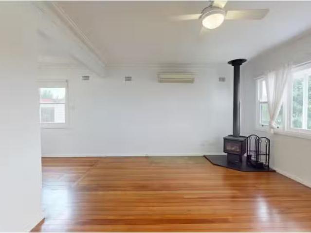 Deal! 16 Stephens Avenue, Glendale House for rent Listed by L.