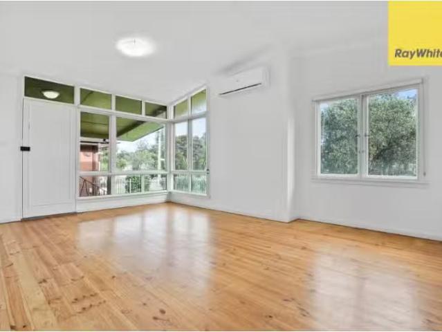 Deal! 16 Tarawa Road, LETHBRIDGE PARK House for rent Listed b.