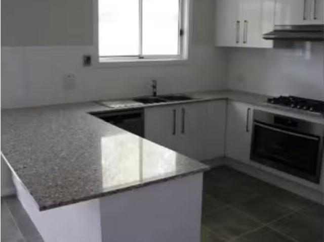 For Rent! 16A Cross Street, Bathurst House for rent Listed by.